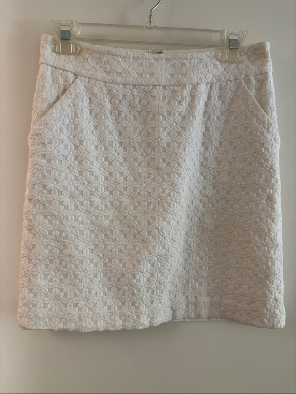 Banana republic 4P Textured Floral A-Line Skirt in White (small stains)
